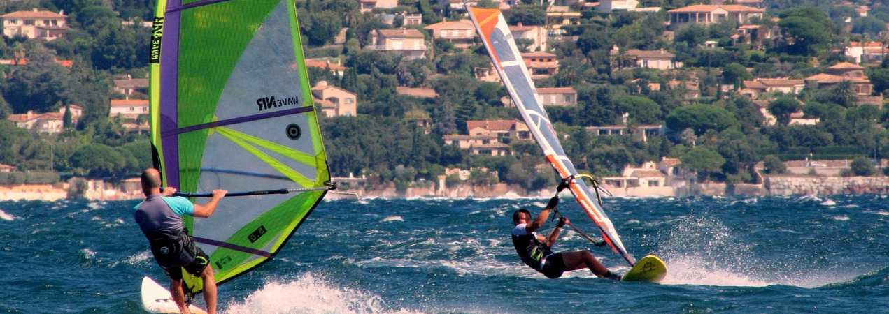 windsurfing proche du bois des aresquiers